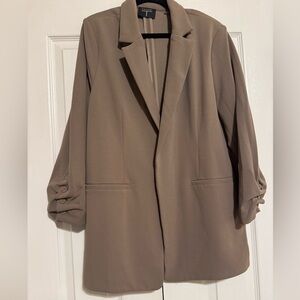 Tahari XL Tan Boyfriend Style Blqzer with button sleeves
